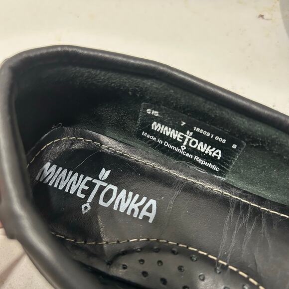Minnetonka Black Leather Moccasin Loafers Women’s Size 8 - Picture 6 of 7